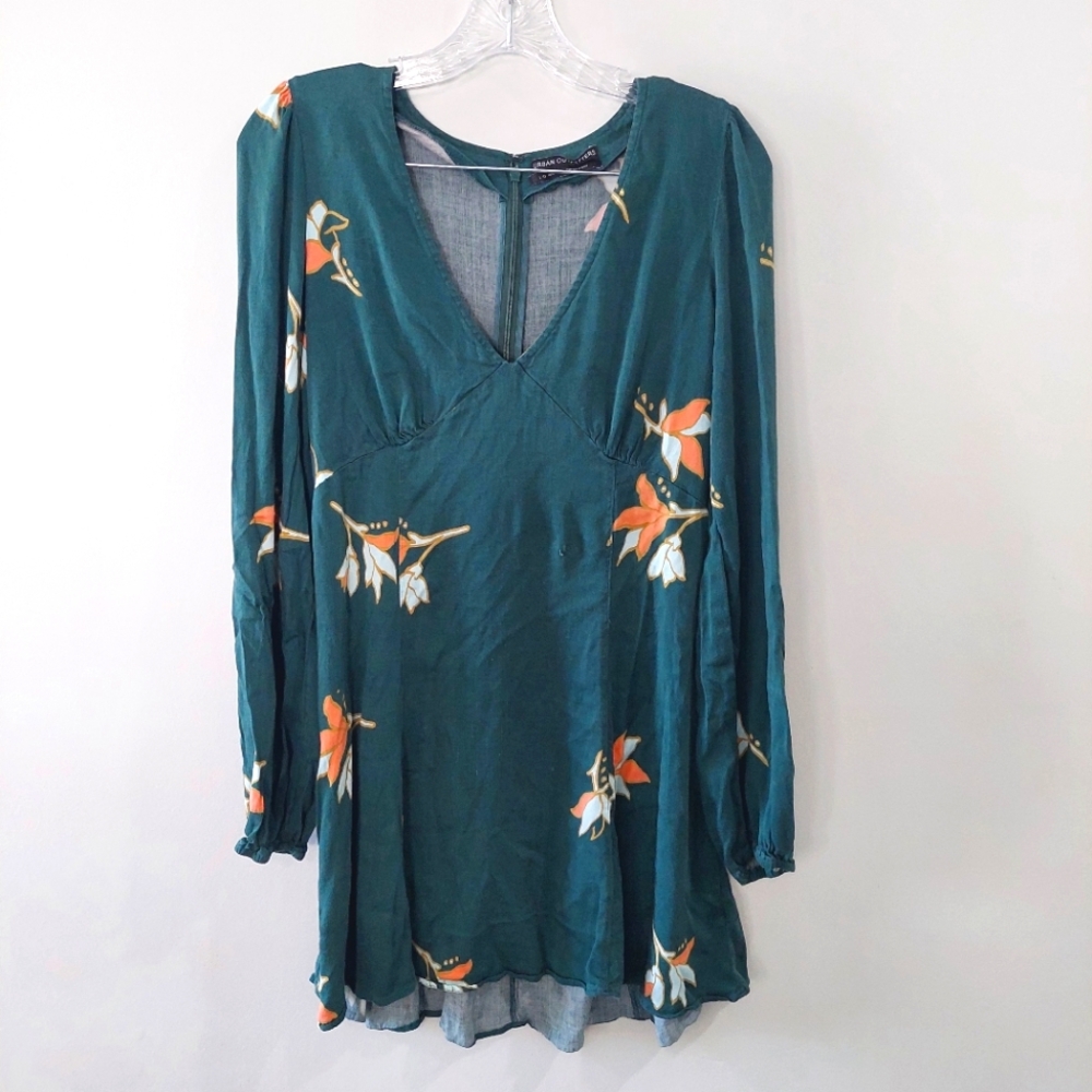 Urban Outfitters Dress green floral Large v-neck above knee long peasant sleeves